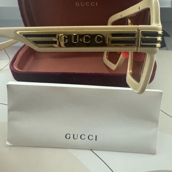Gucci Gg0900s Oversize Mask Sunglasses - Picture 2 of 5